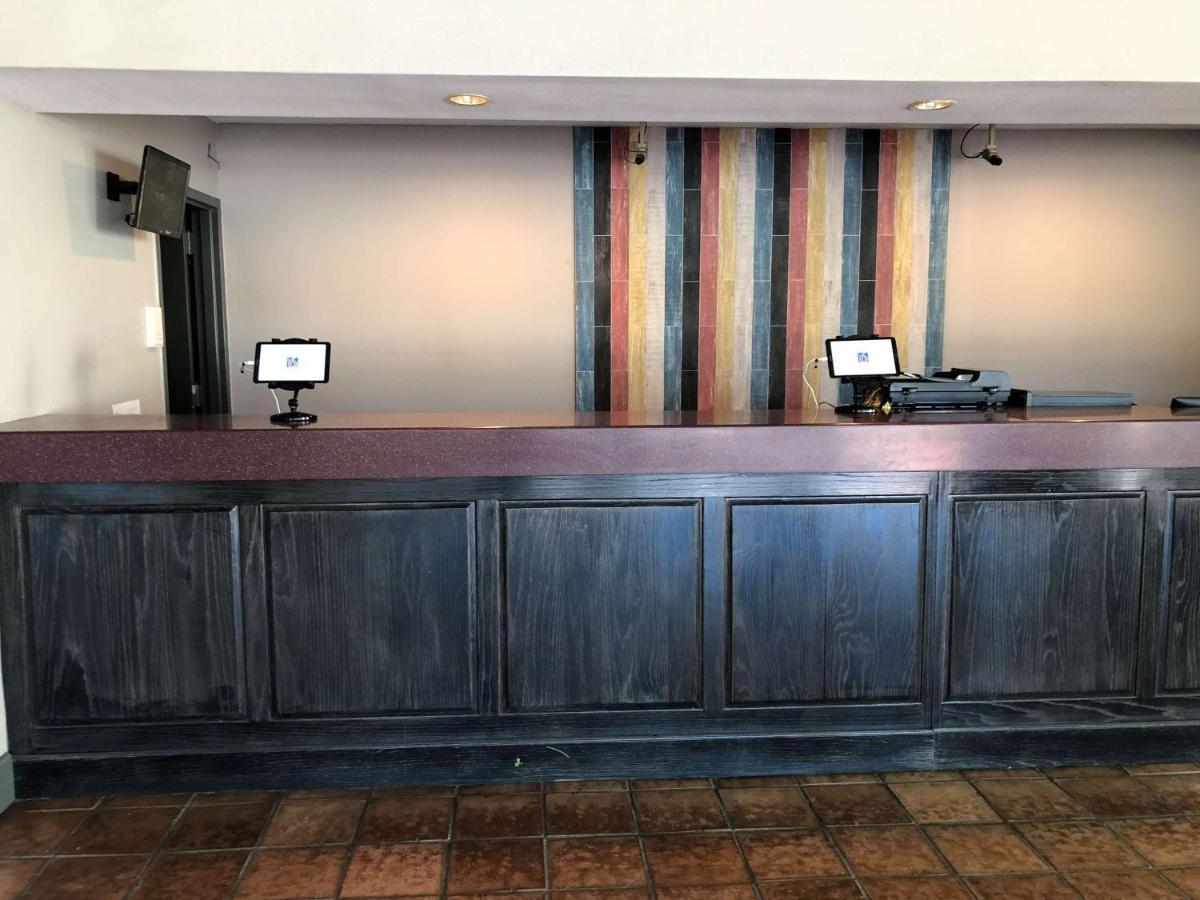 Motel 6-La Place, La Luaran gambar